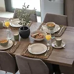 Delight Luxury - Contemporary Elegance & Tranquility, By Zantewize *
