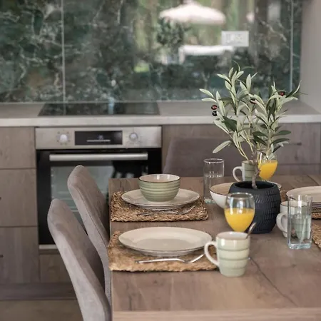 Delight Luxury - Contemporary Elegance & Tranquility, By Zantewize Vilă *