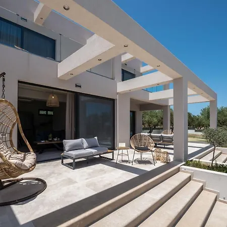 Villa Delight Luxury - Contemporary Elegance & Tranquility, By Zantewize *