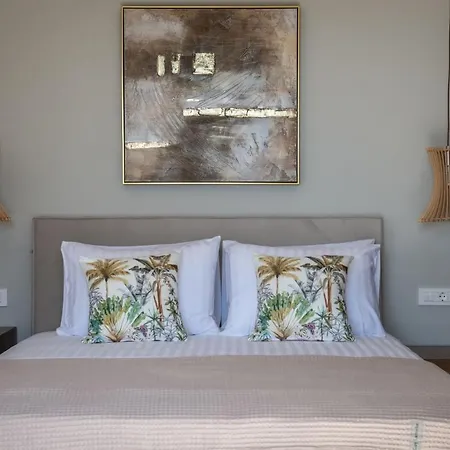 Delight Luxury - Contemporary Elegance & Tranquility, By Zantewize Villa