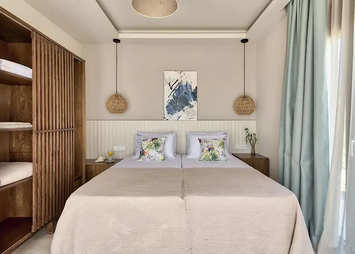 Villa Delight Luxury - Contemporary Elegance & Tranquility, By Zantewize