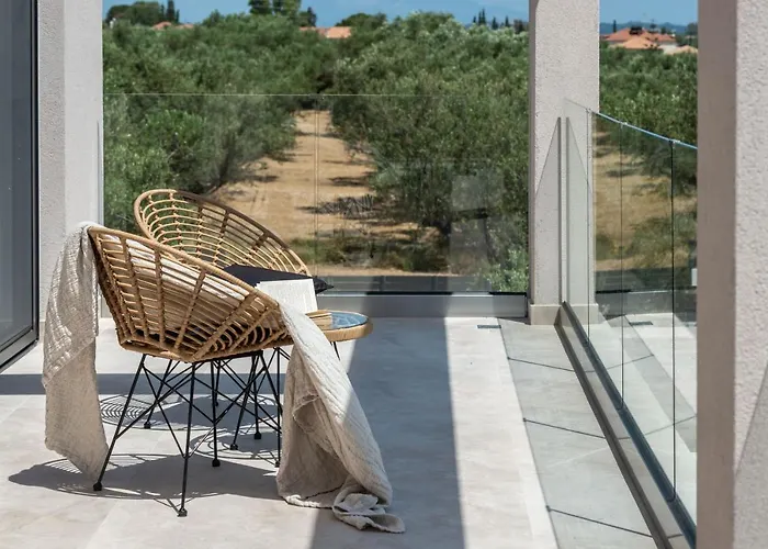 Delight Luxury - Contemporary Elegance & Tranquility, By Zantewize Villa