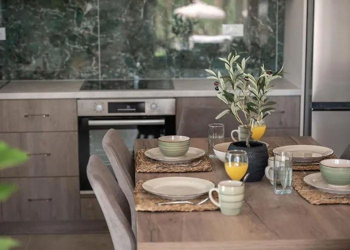 Delight Luxury - Contemporary Elegance & Tranquility, By Zantewize Villa *