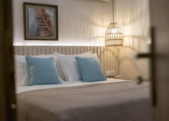 Villa Delight Luxury - Contemporary Elegance & Tranquility, By Zantewize *