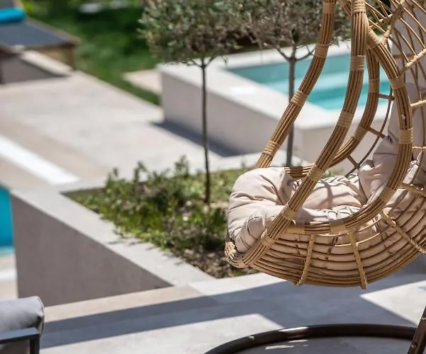 Delight Luxury - Contemporary Elegance & Tranquility, By Zantewize Villa
